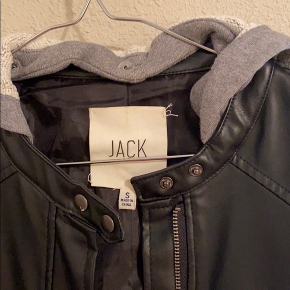 Leather jacket with removable hood - Picture 2 of 9